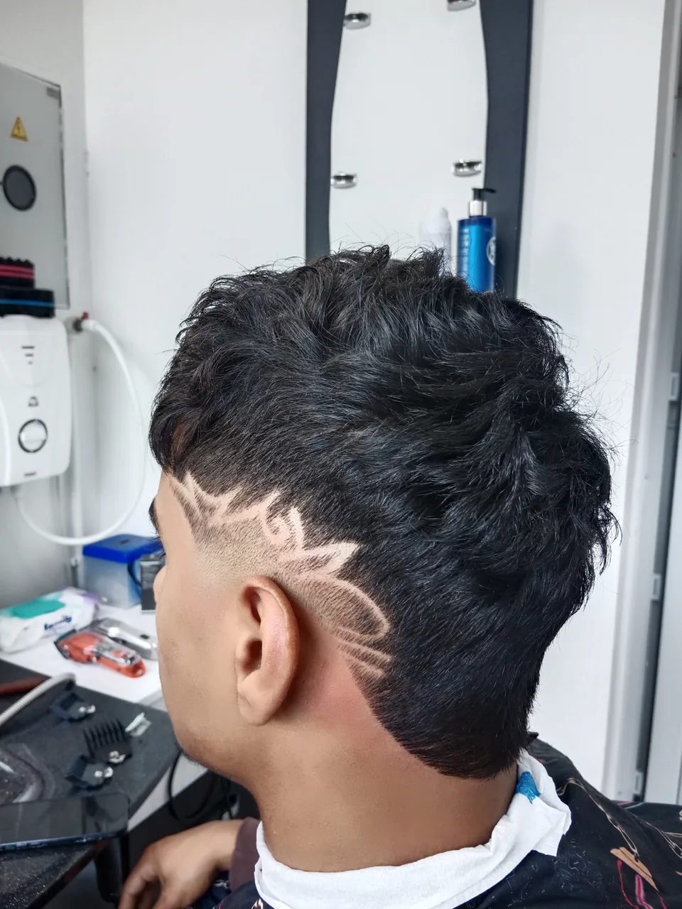 Afro Barber Izmir, Abstract Lines